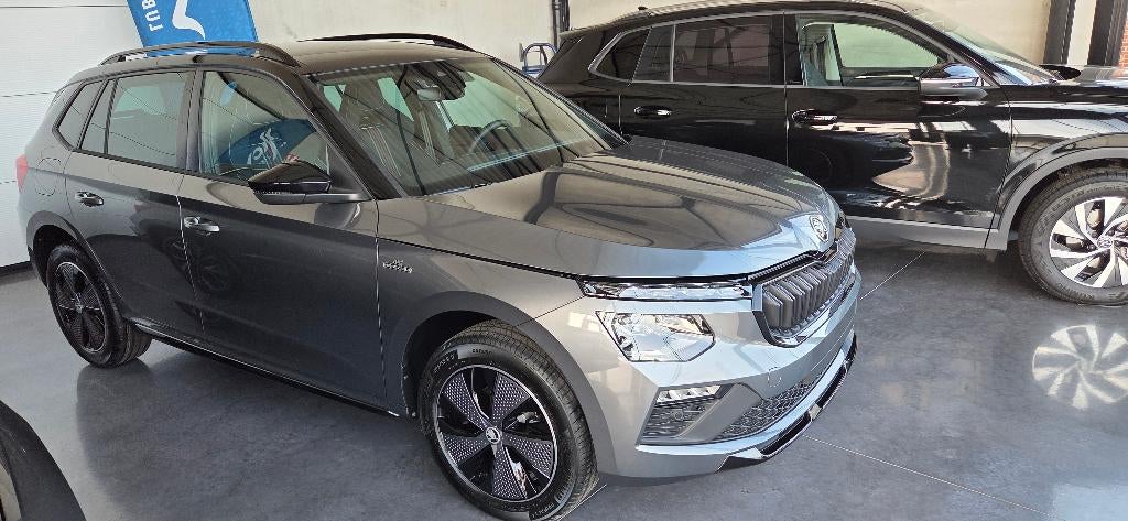 Skoda Kamiq TSI 116 DSG   Panoramisch dak MONTE CARLO*NIEUW*, Auto's, Skoda, Stof, Euro 6, 127 g/km, Bedrijf