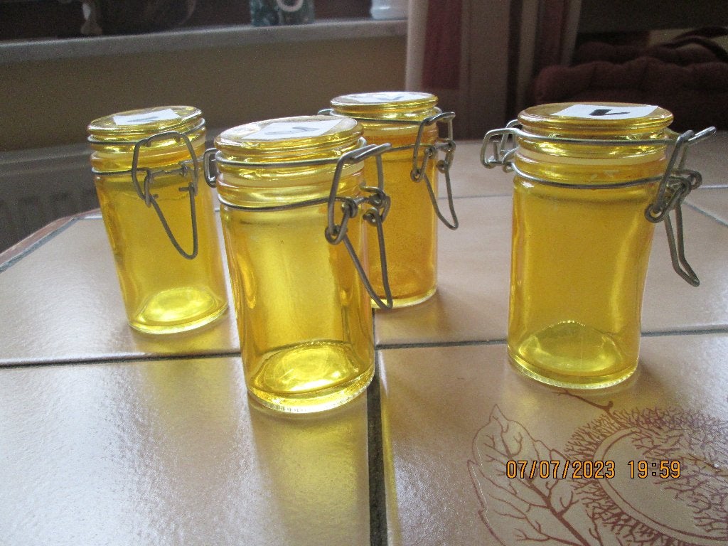 Pots (4) jaunes transparents avec fermeture en fer, Maison & Meubles, Verre, Enlèvement, Utilisé, Récipient(s)
