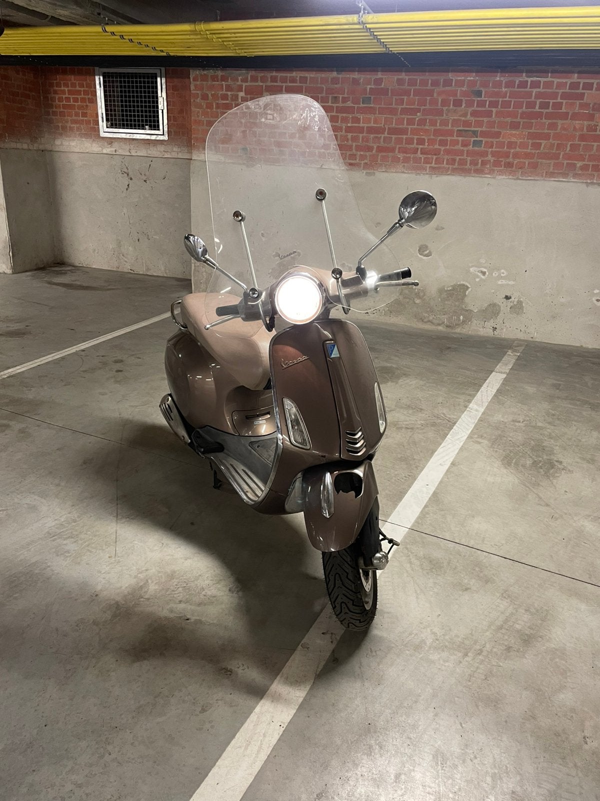 Vespa primavera, Fietsen en Brommers, Ophalen, Zo goed als nieuw