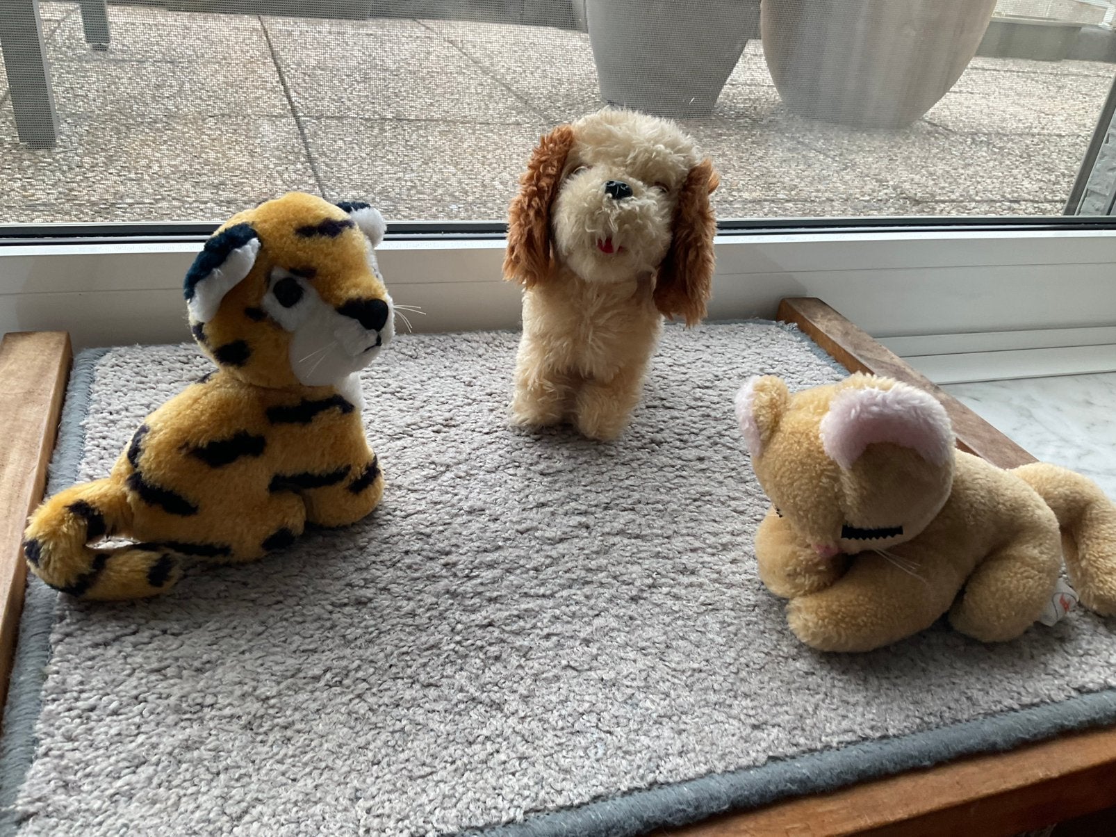 Pluche poesje, hondje en tijgertje, Enlèvement ou Envoi