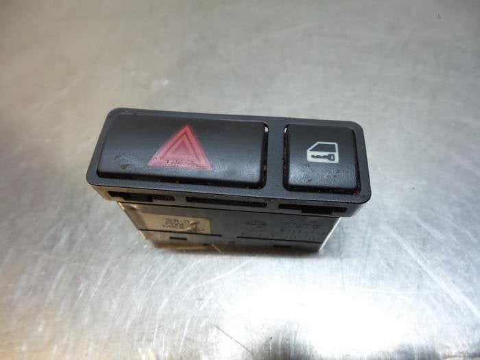 Commutateur éclairage d'urgence d'un BMW 3-Serie (3-Serie 9, -, Utilisé, -, Enlèvement ou Envoi