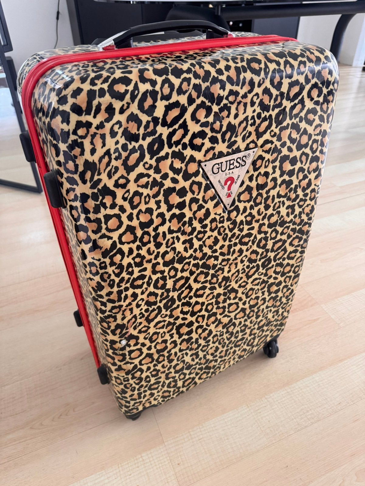 Guess koffer (groot formaat), Handtassen en Accessoires, Koffers, Gebruikt, Hard kunststof, 45 tot 55 cm, 70 cm of meer