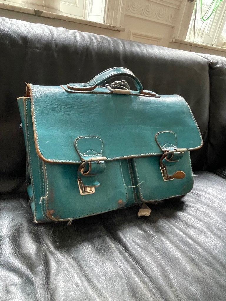 Sacoche en cuir, Enlèvement