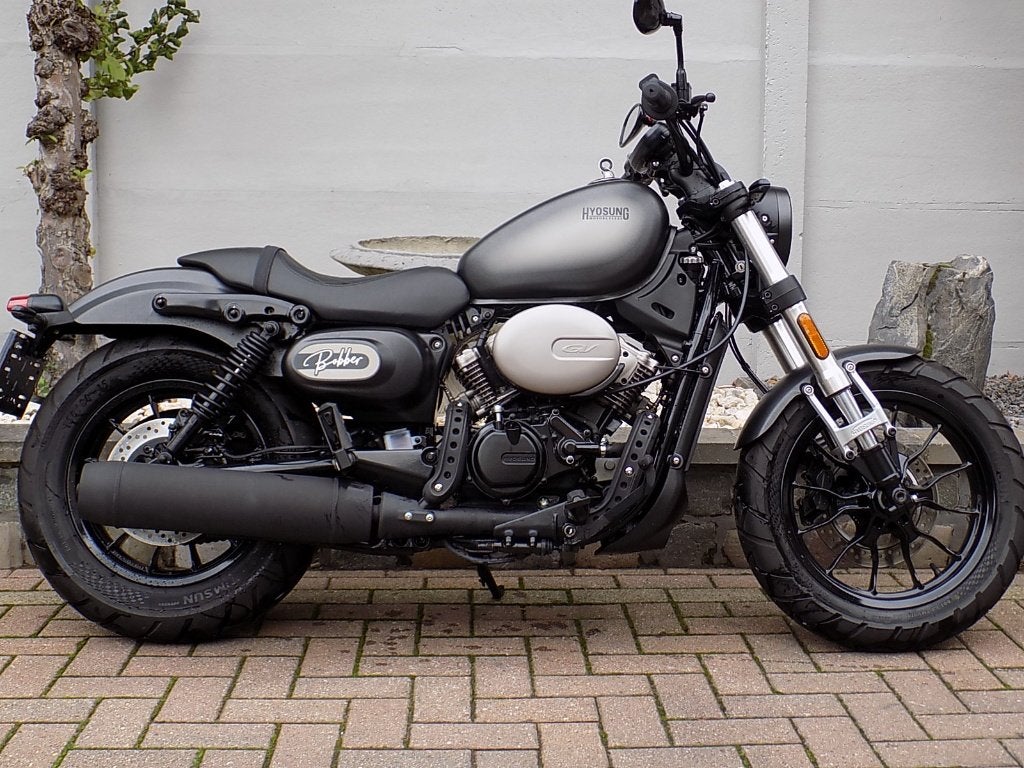Hyosung GV 125 cc EVO chopper bobber moto als nieuw , Motoren, 2 cilinders, Chopper, 125 cc, 11 kW of minder