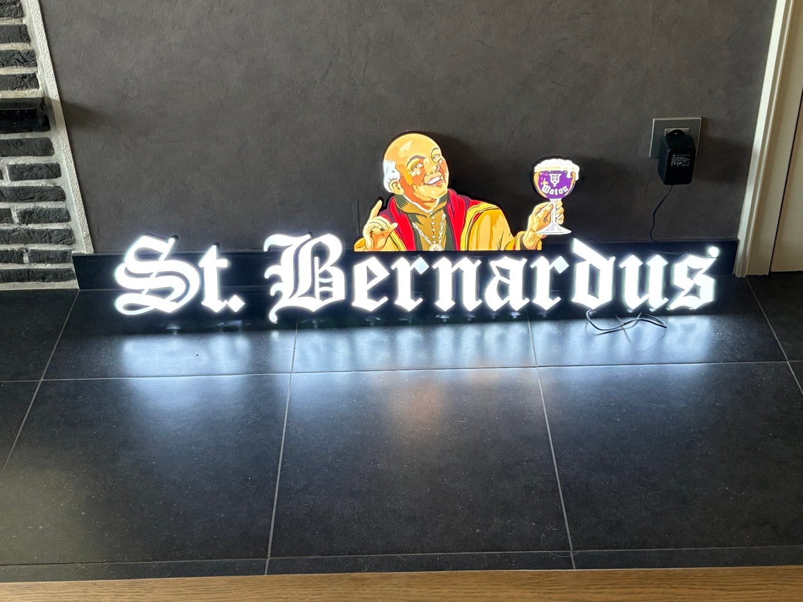 Publicité dirigée par Saint Bernard, Enlèvement, Comme neuf