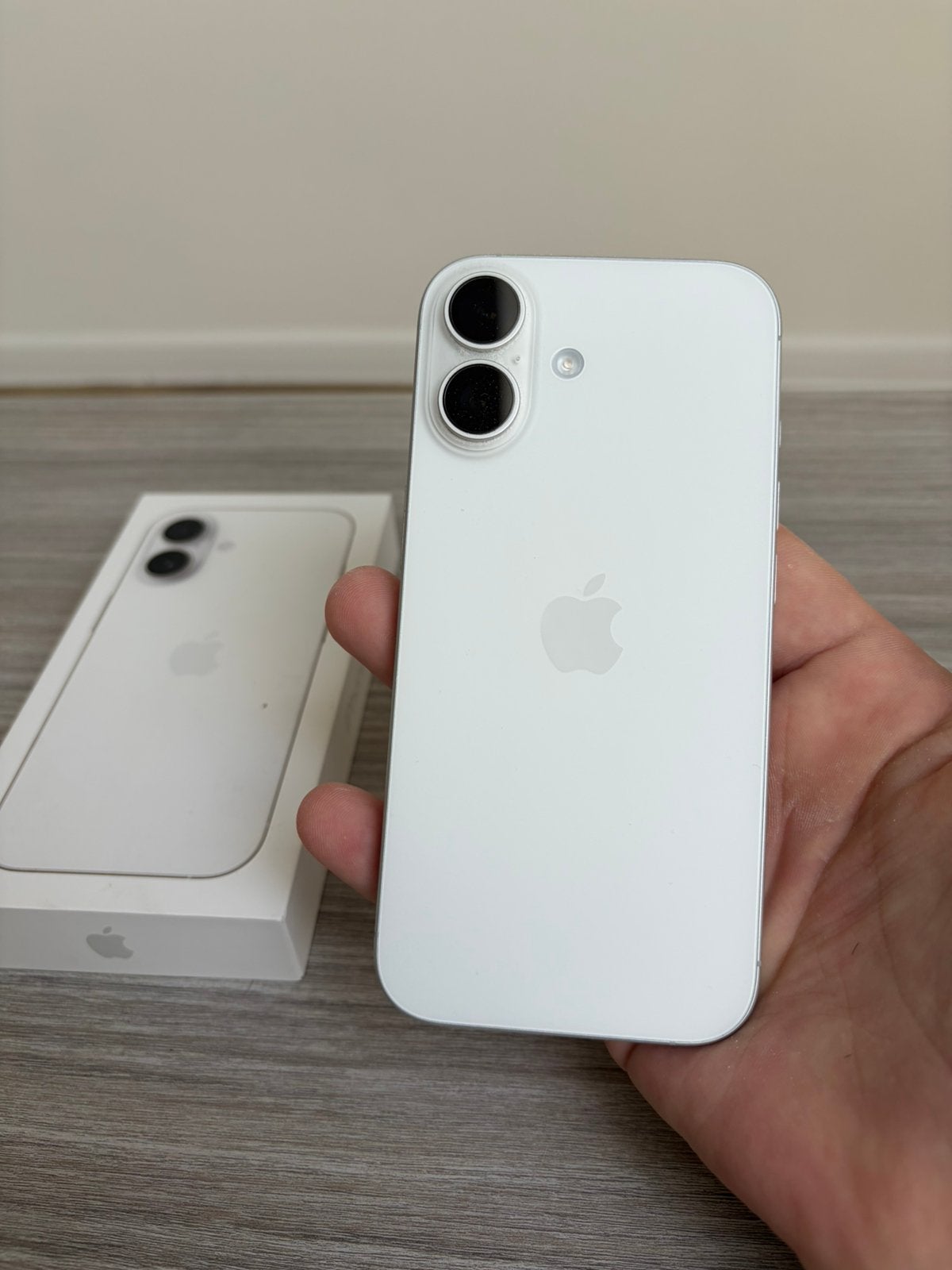 iPhone 17 état comme NEUF boîte facture,verre.. (echange), Enlèvement ou Envoi, Comme neuf, Argent