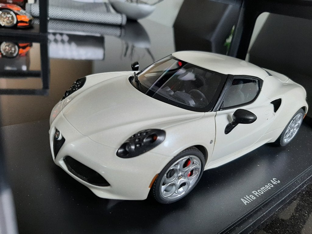 Alfa Romeo 4C 1:18 Autoart, Hobby & Loisirs créatifs, Voitures miniatures | 1:18, Enlèvement ou Envoi, Neuf, Autoart