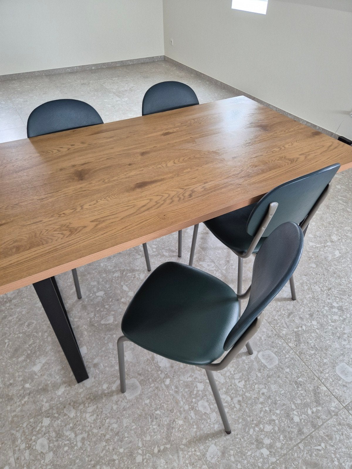 keukentafel met vier stoelen, Ophalen