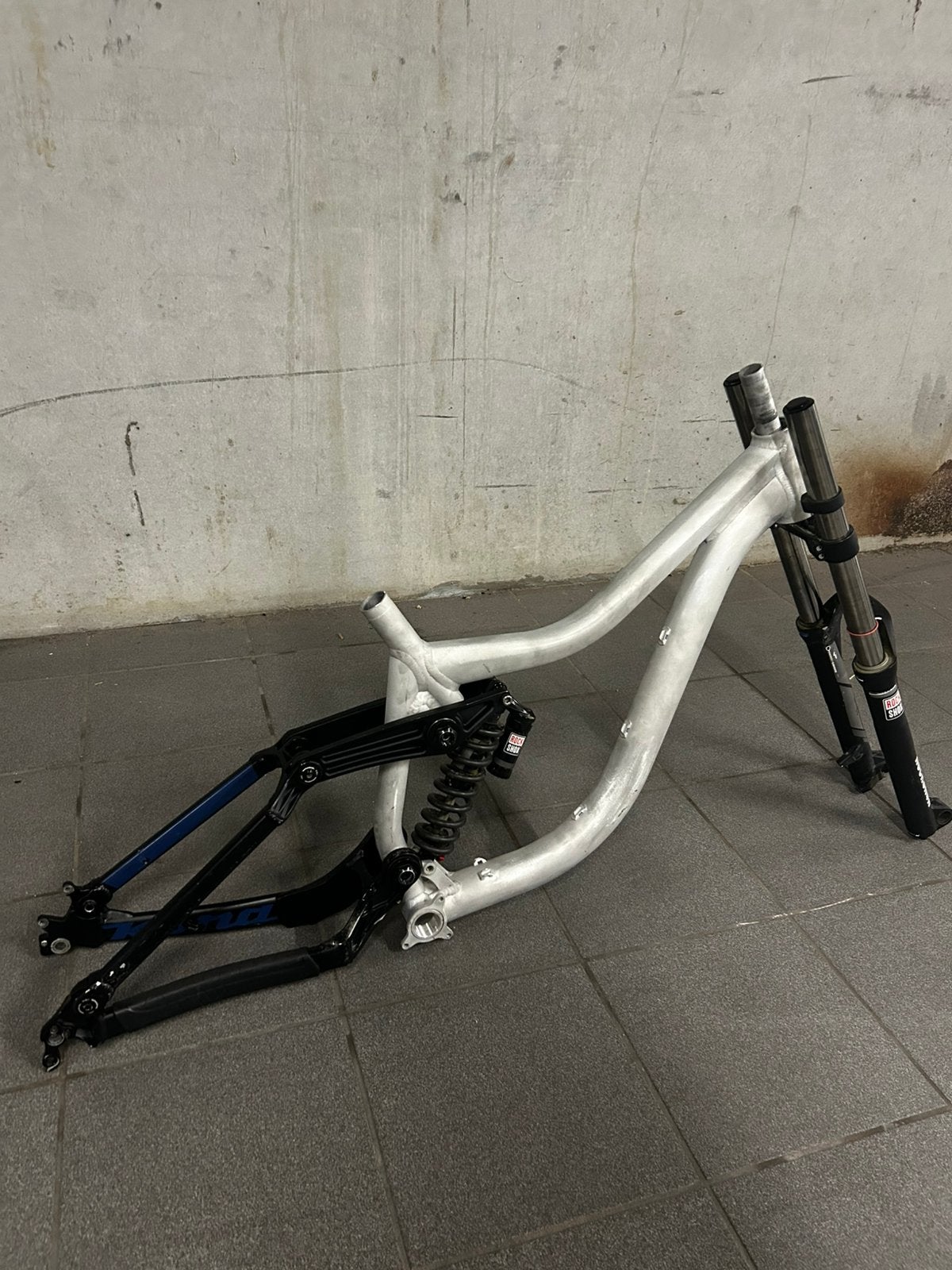 À vendre : CADRE ET PIÈCES KONA DOWNHILL 26 », Vélos & Vélomoteurs, Vélos | VTT & Mountainbikes, Utilisé, Hommes, Autres marques
