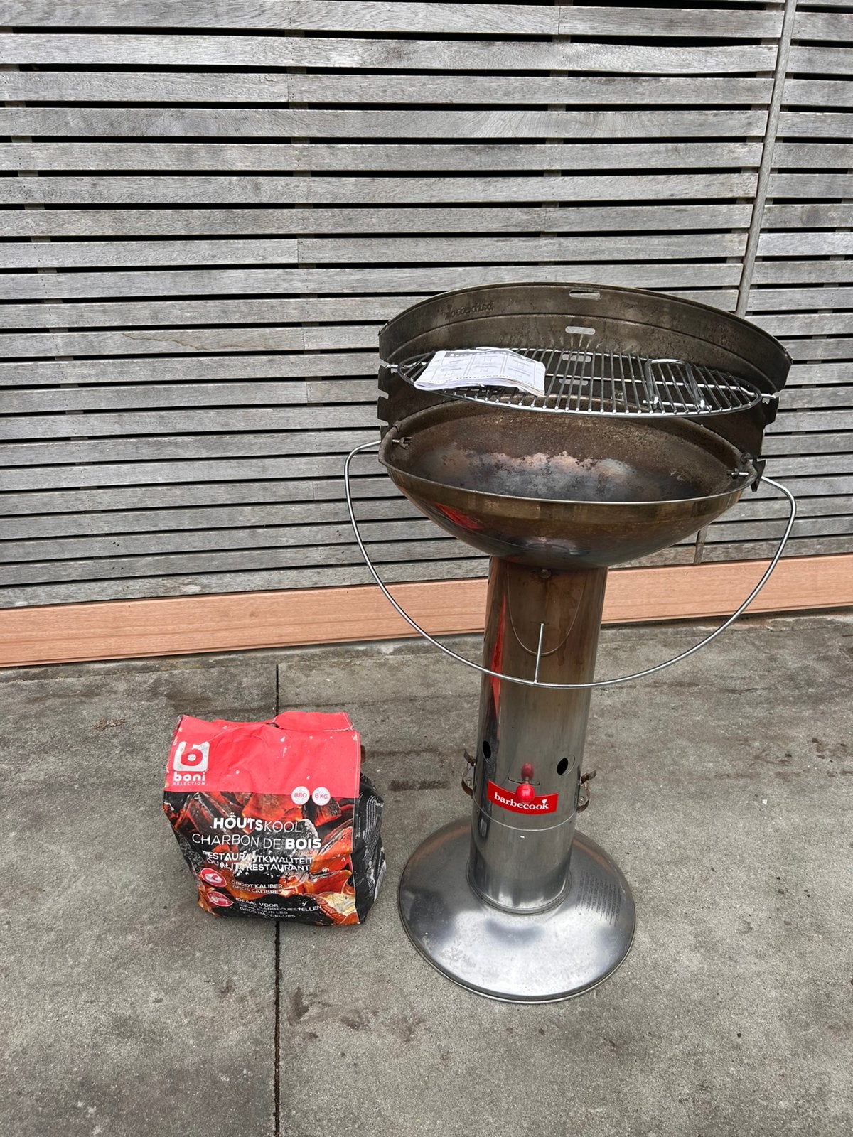 Barbecook 43 cm inclusief houtskool, Ophalen, Gebruikt