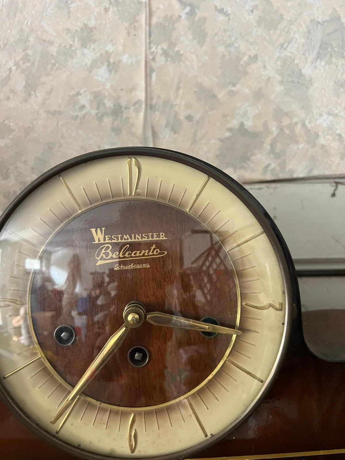Horloge ancienne, Enlèvement