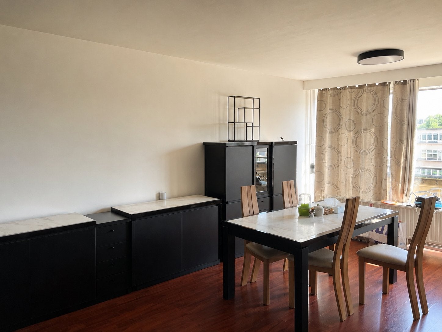Eetkamer te koop – tafel, 4 stoelen en kasten, Huis en Inrichting, Ophalen