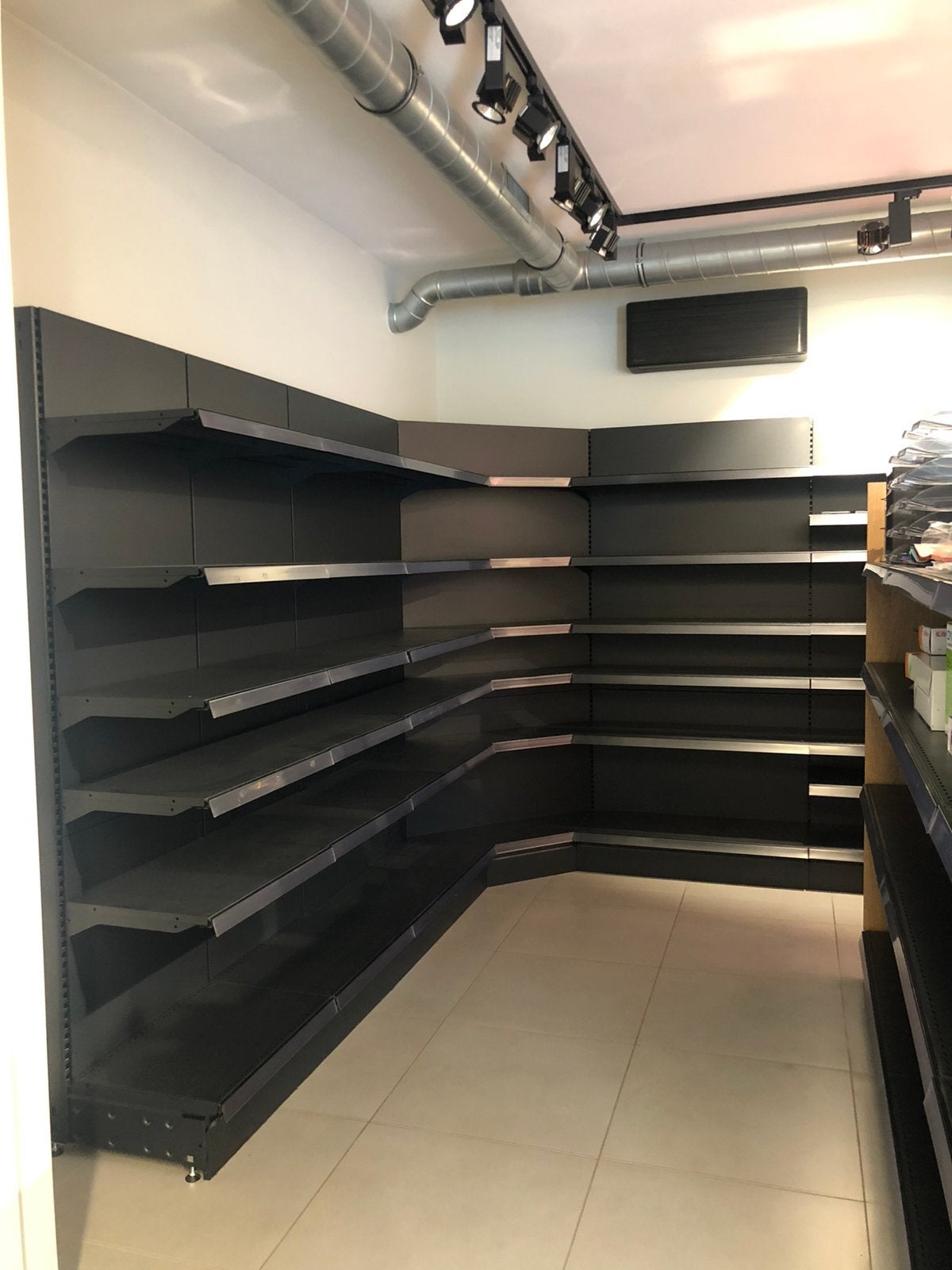 Étagère d'angle Gondella Shop, Enlèvement