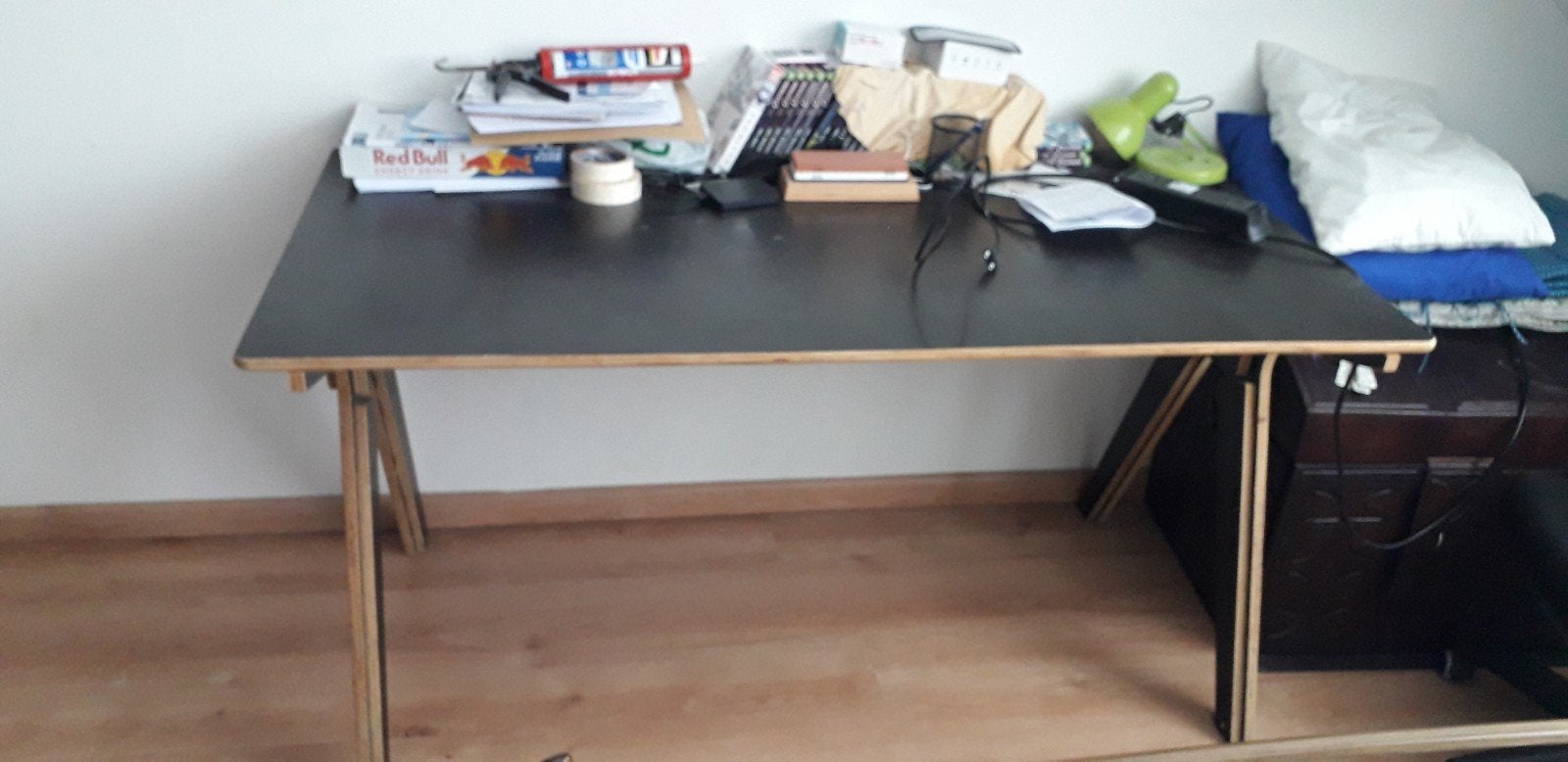 Grande table, Enlèvement