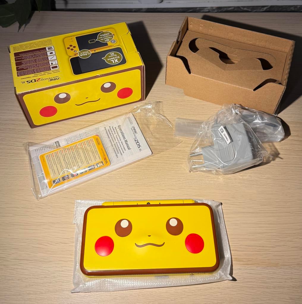 Nintendo New 2DS Pikachu Edition, Ophalen of Verzenden, Zo goed als nieuw, 2DS