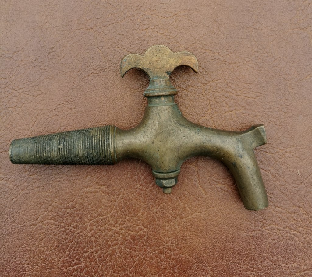 Antieke vatenkraanvan zware kwaliteit messing/koper., Ophalen, Koper