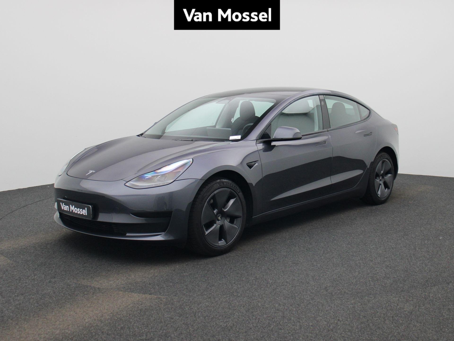 Tesla Model 3 Standard Range Autopilot (automatique), 50 kWh, Argent ou Gris, Achat, 1611 kg
