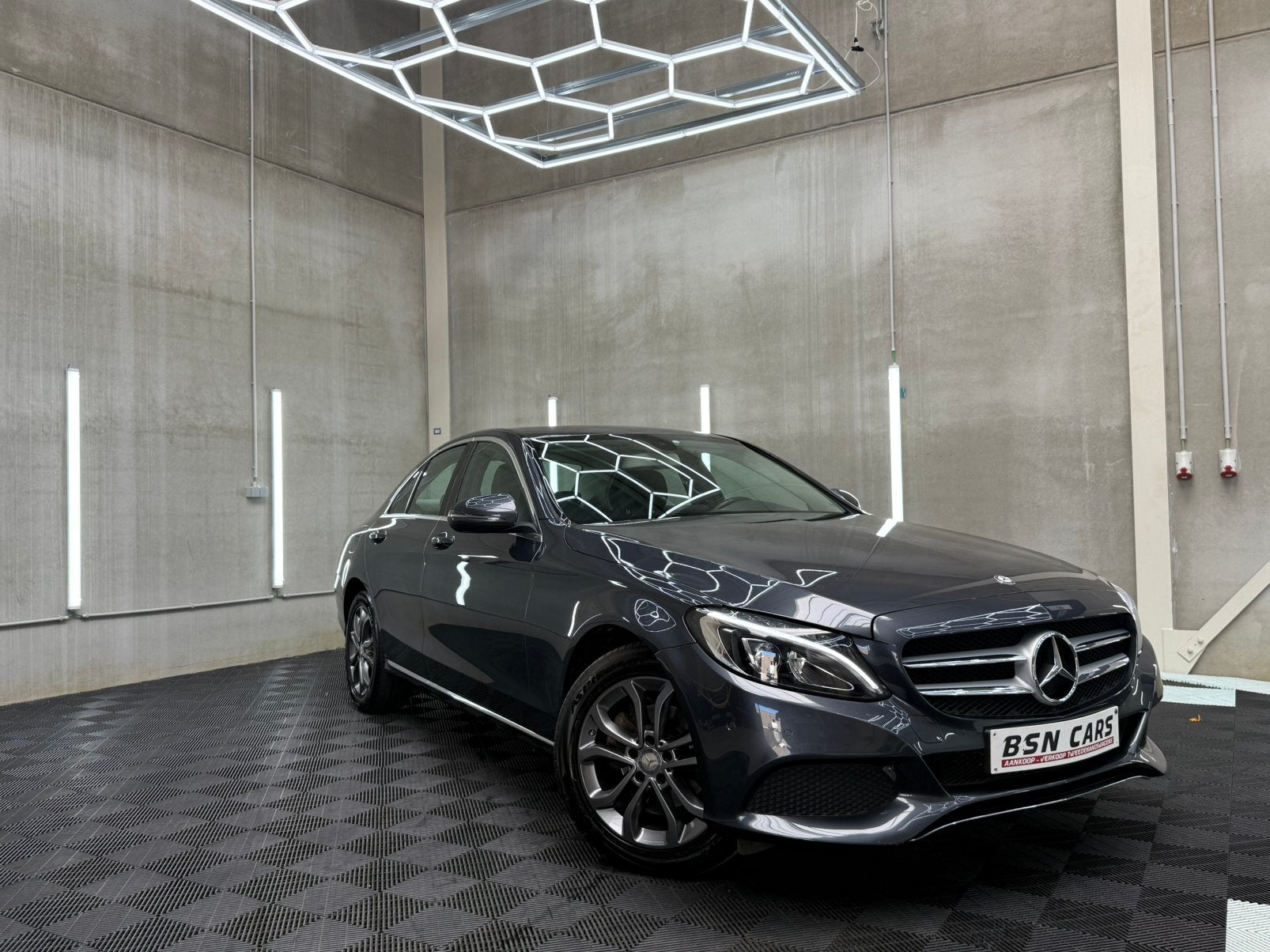 MERCEDES-BENZ C180/1STE EIGENAAR/TREKHAAK/PDC/GARANTIE, Auto's, Stof, https://public.car-pass.be/vhr/e7ee46a2-27d2-43e7-b77a-608697759b32