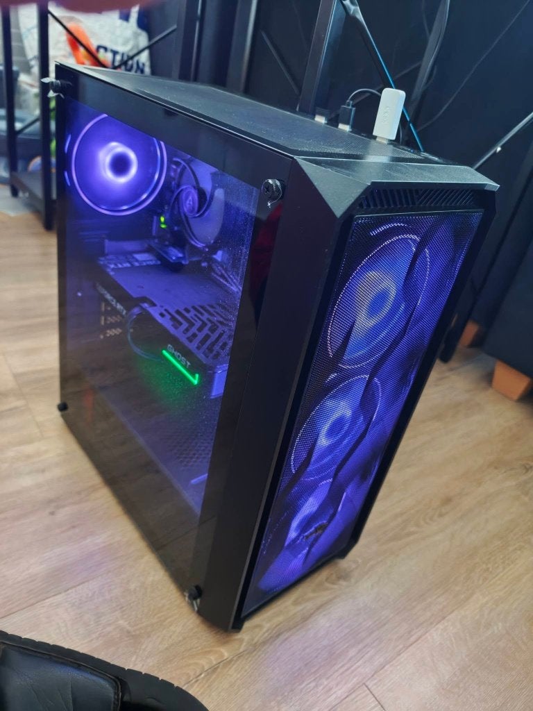 a vendre pc gamer  avec clavier souris, Consoles de jeu & Jeux vidéo, Jeux | PC, Neuf, Autres genres, 3 joueurs ou plus, À partir de 3 ans