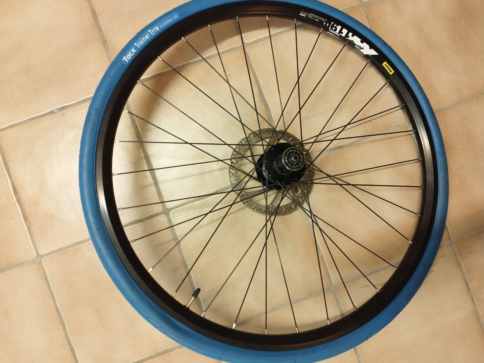 roue 26" avec pneus home-trainer, Vélos & Vélomoteurs, Enlèvement, Comme neuf
