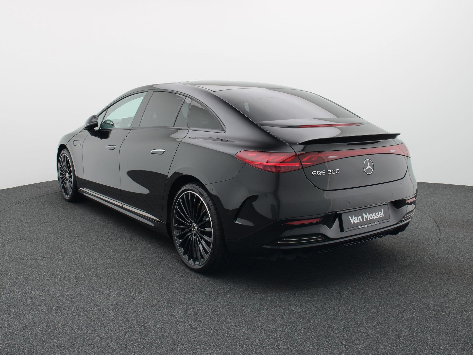 Mercedes-Benz EQE 300 AMG Line + PANORAMISCH DAK + AIRMATIC, Auto's, Mercedes-Benz, Automaat, Gebruikt, Zwart, 96 kWh