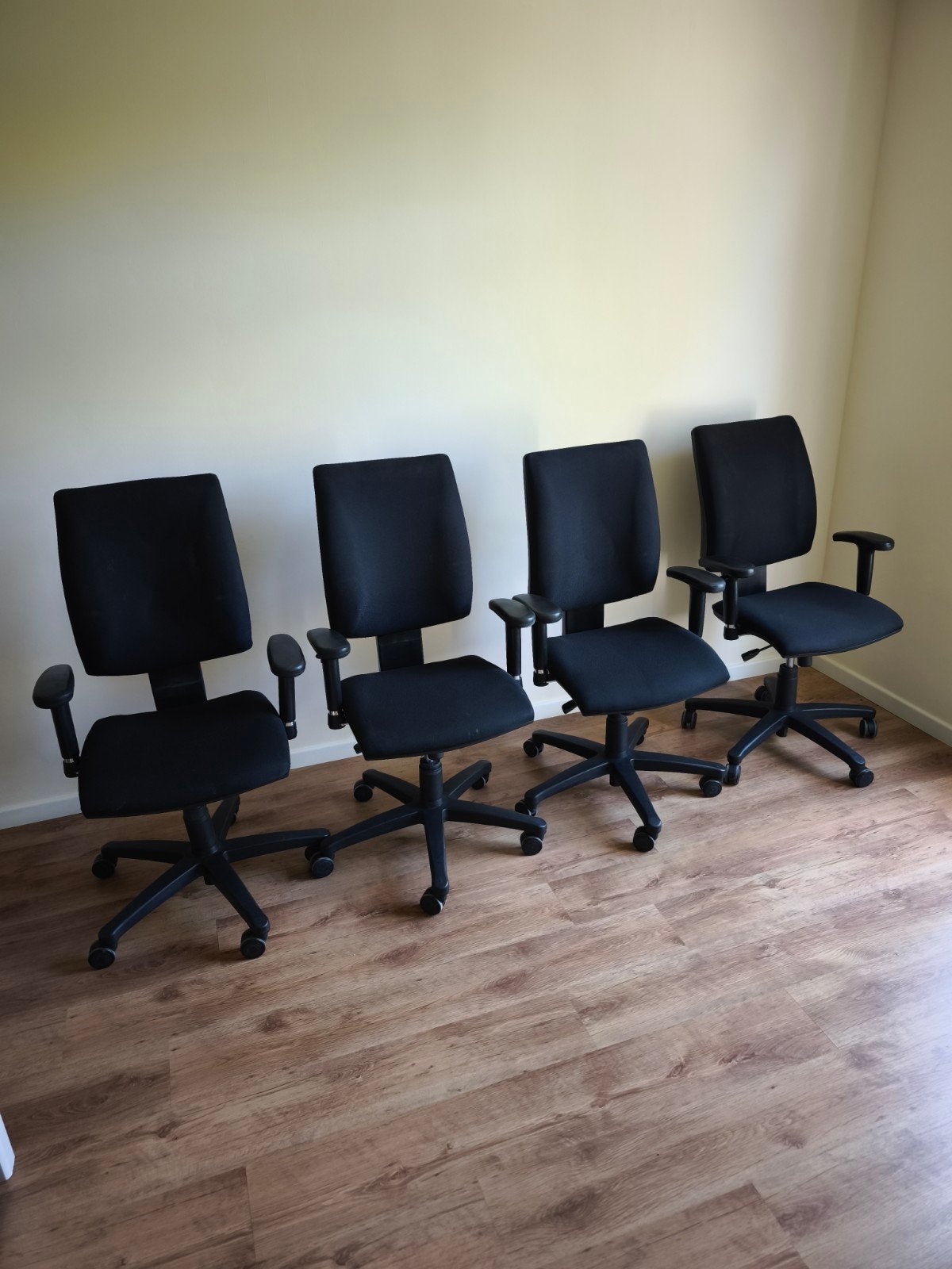 Lot de 4 fauteuils de bureau ergonomiques à roulettes 40€/p, Enlèvement, Noir