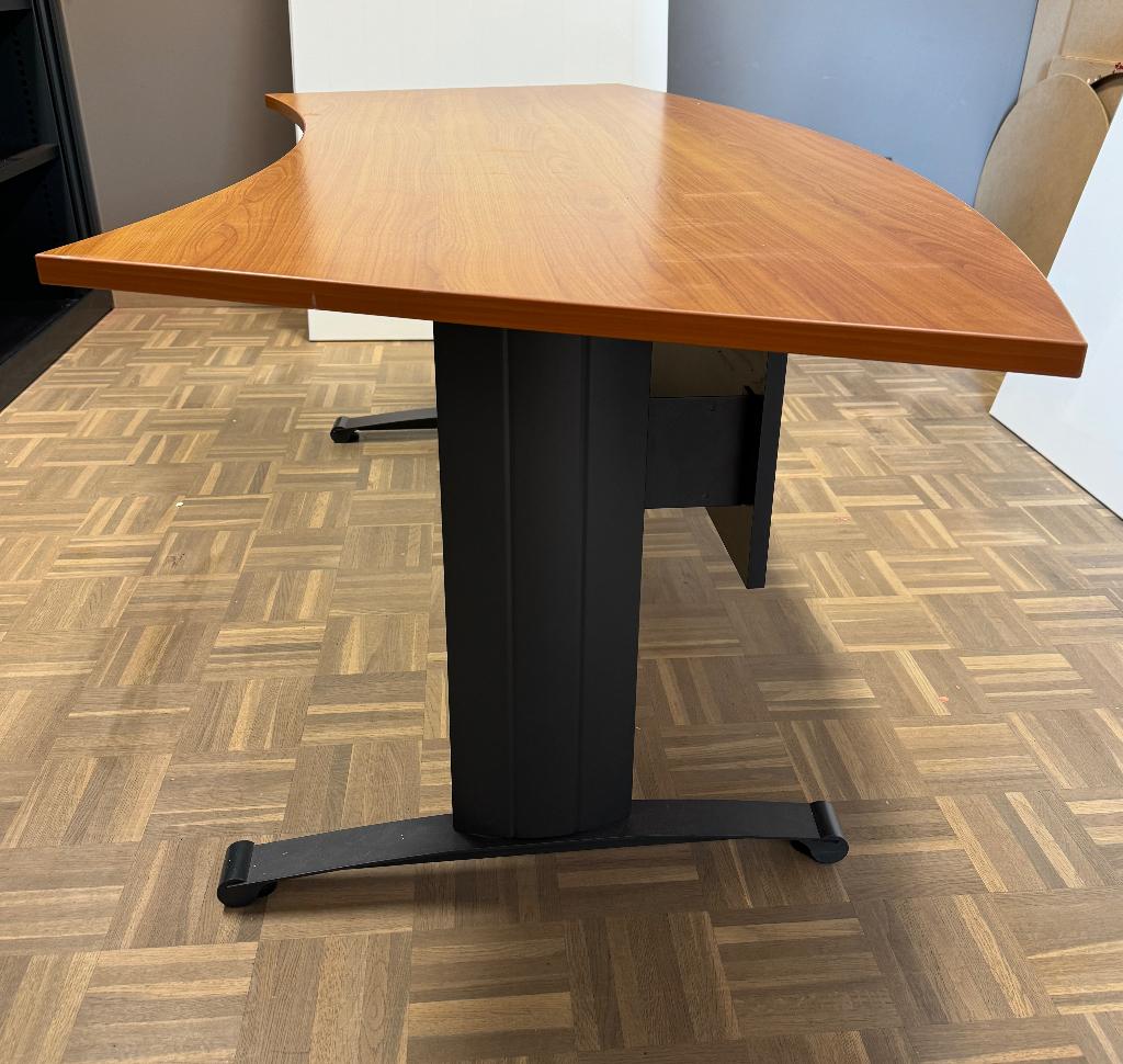 Bureau Compleet, Ophalen, Zo goed als nieuw