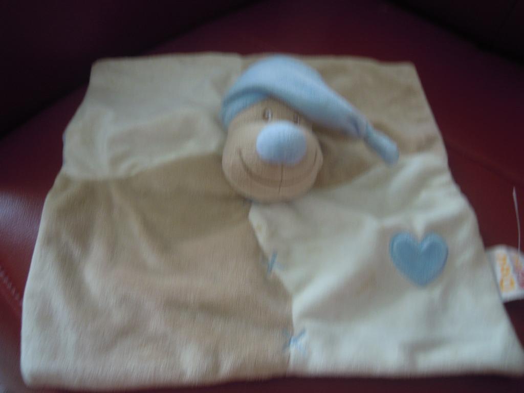 knuffeldoekje dou kidou beer met muts, Ophalen of Verzenden, Nieuw, Beer