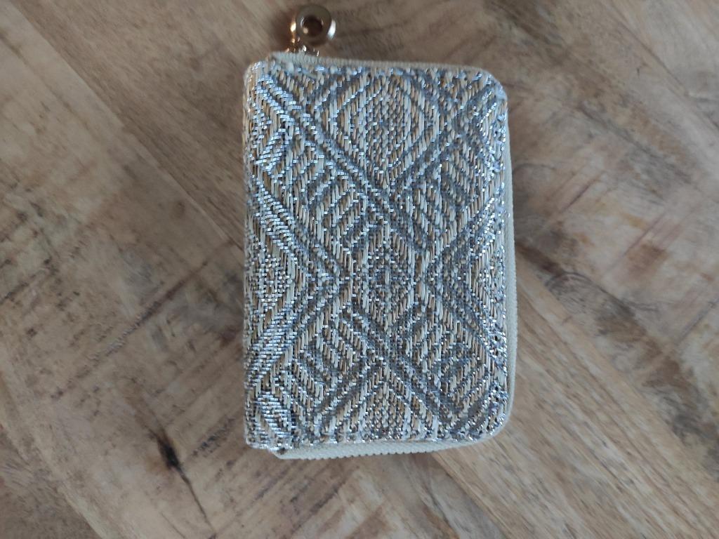 geldbeugel goud stro, 13 cm op 10 cm, nieuw, Enlèvement, Neuf, Beige, Autres types