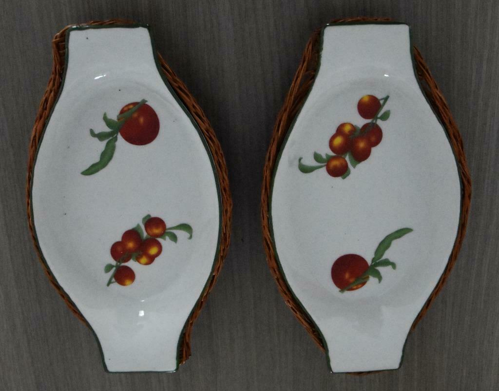 2 stenen bordjes in rieten mandje, Ophalen of Verzenden, Zo goed als nieuw, Ovaal, Schaal