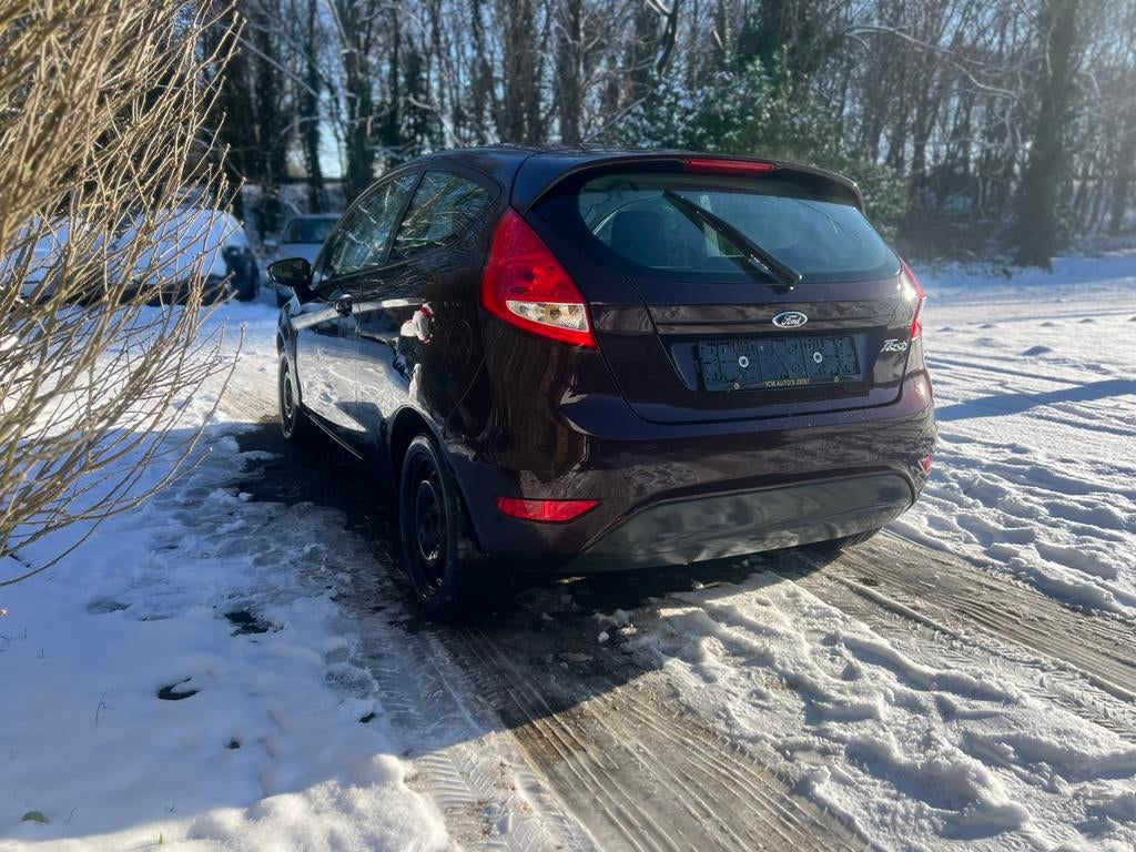Ford Fiesta benzine 2011 zo meenemen 700€, Auto's, Euro 5, Zwart, Bruin, Bedrijf