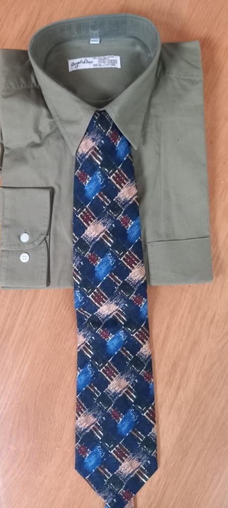 Nieuw groen overhemd L met das Angelo Litrico, Kleding | Heren, Overhemden, Angelo Litrico, Nieuw, Ophalen of Verzenden, Halswijdte 41/42 (L)