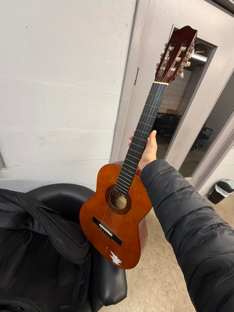 Guitar classic, Muziek en Instrumenten, Snaarinstrumenten | Gitaren | Akoestisch, Ophalen, Zo goed als nieuw