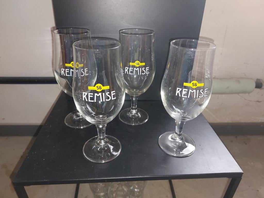 Remise 56 bierglazen, Ophalen of Verzenden, Zo goed als nieuw, Bierglas