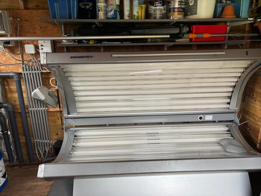 Zonnebank - gereserveerd, Elektronische apparatuur, Ophalen, Gebruikt, Zonnebank dubbelzijdig