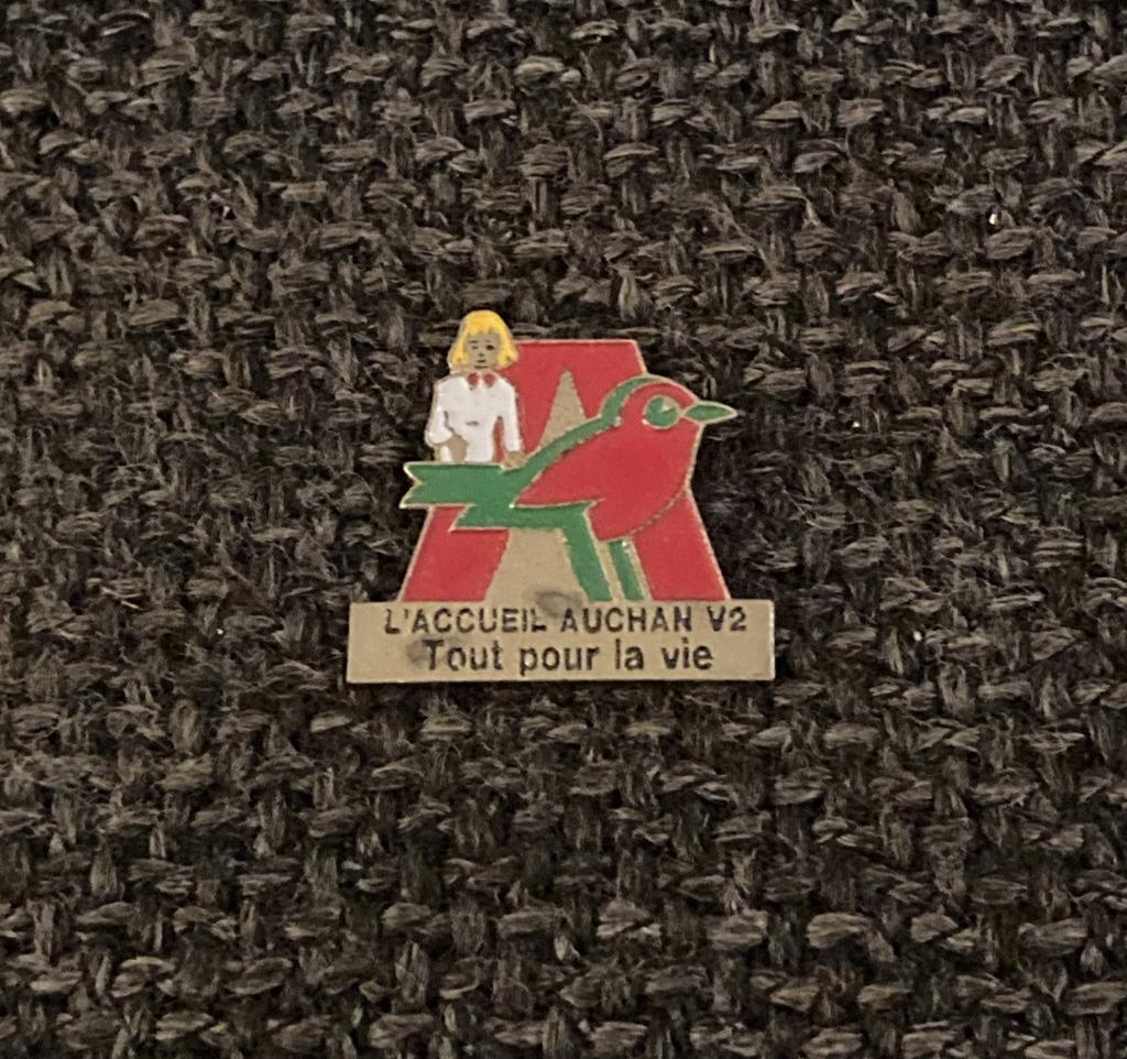 PIN - AUCHAN, Envoi, Utilisé, Autres sujets/thèmes, Insigne ou Pin's