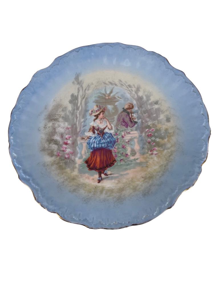 Assiette en Porcelaine : Scène Musicienne Élégante