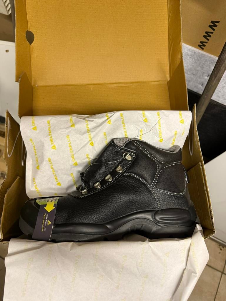 Chaussures de travail haute taille 43 neuf, Enlèvement, Neuf