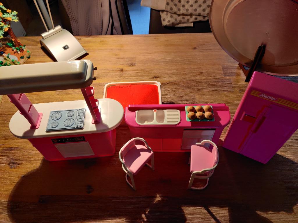 Keukentje Barbie inclusief keukenspullen Vintage jaren 90, Enlèvement, Comme neuf, Accessoires