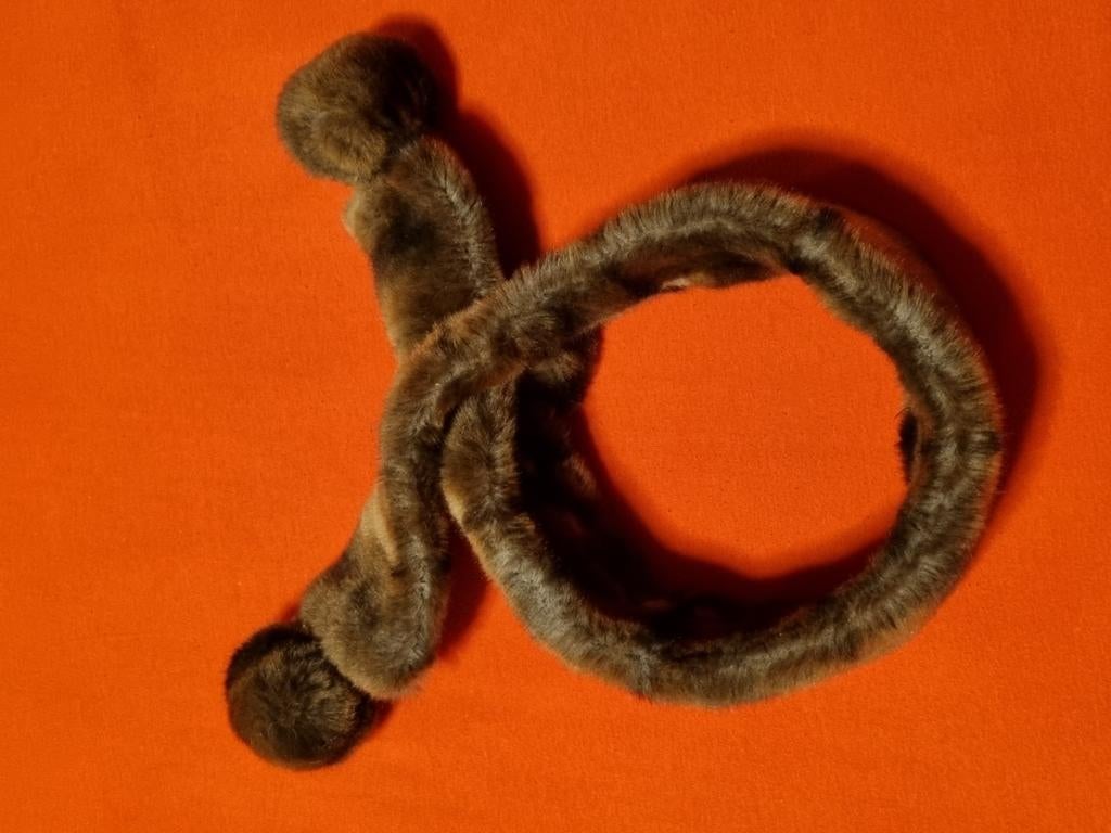 Echarpe fausse fourrure forme de col fermeture efficace, Porté, Écharpe