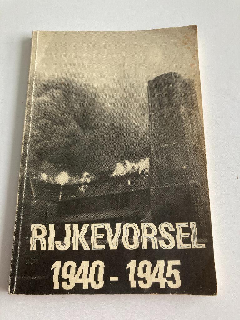 WO 2: Rijkevorsel 1940 - 1945 " dr C.Verbist 1978 gesigneerd, Boeken, Ophalen of Verzenden, C. Verbist, Algemeen, Tweede Wereldoorlog