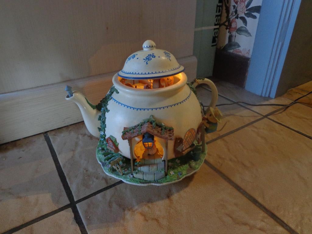 Oude enesco muziekdoos - theepot, Ophalen of Verzenden