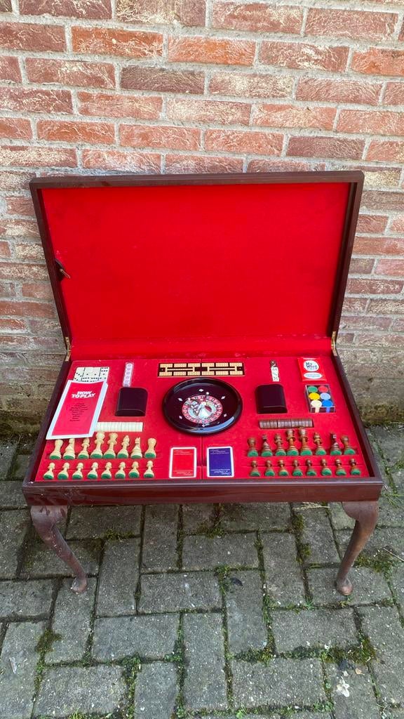 Compleet spelletjes tafel, Enlèvement