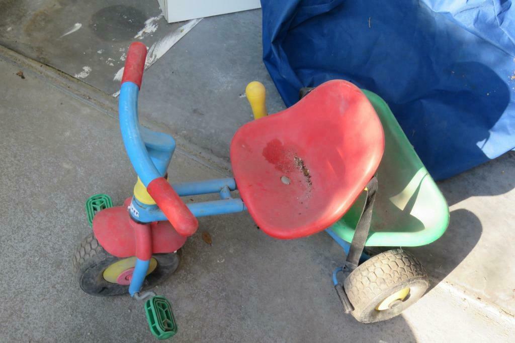 Petit vélo / tricycle pour très jeune enfant, Enlèvement, Utilisé, Tige de poussée