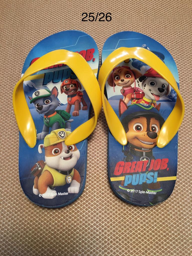Teenslippers Paw Patrol maat 25/26, Ophalen of Verzenden, Zo goed als nieuw