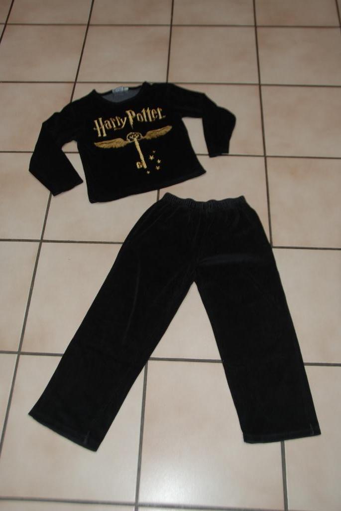 Zwarte fluwelen pyjama „Harry Potter” T9/10A Zeer Goed !, Nacht- of Onderkleding, Ophalen of Verzenden, Zo goed als nieuw, Harry Potter