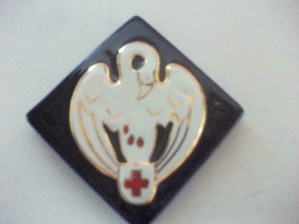 Rode kruis embleem porcelein Coceram Quaregnon, Antiek en Kunst, Verzenden