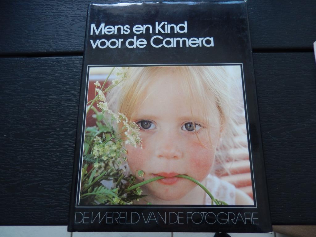 Boek: Mens en kind voor de camera (zgan), Ophalen, Zo goed als nieuw