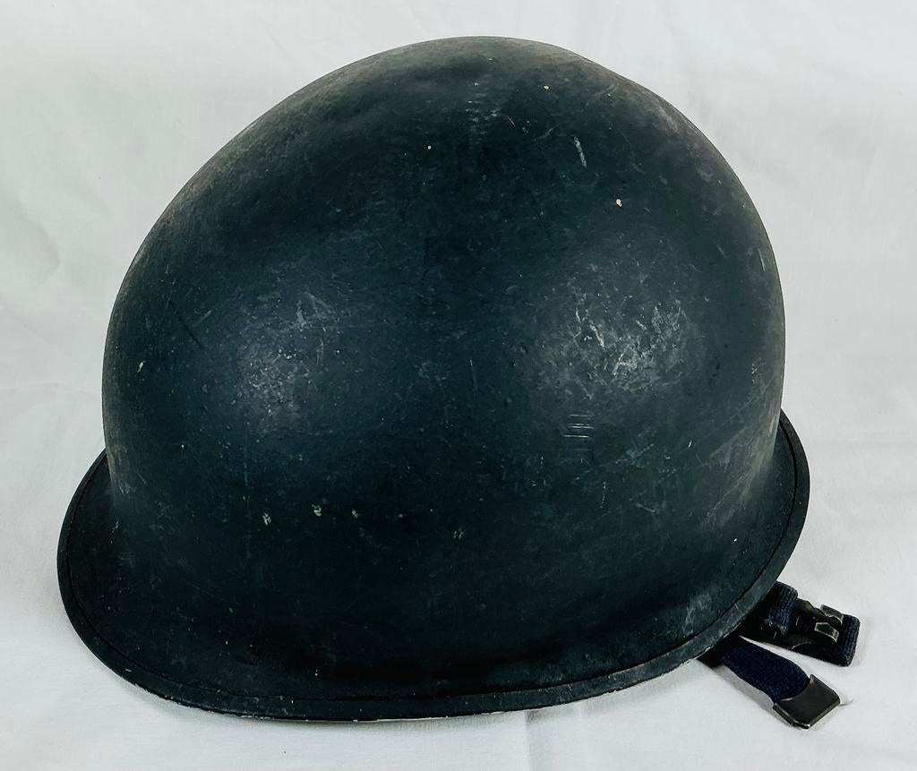 Casque manique militaire vintage métal de gendarmerie 1963, Collections, Rijkswacht, Enlèvement ou Envoi, Info@rijkswacht.com