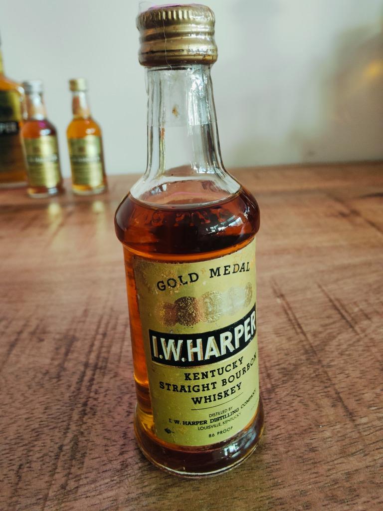 I.W. Harper Gold Medal Kentucky Straight Bourbon 1970s mini, Verzamelen, Overige gebieden, Overige typen, Nieuw, Ophalen of Verzenden